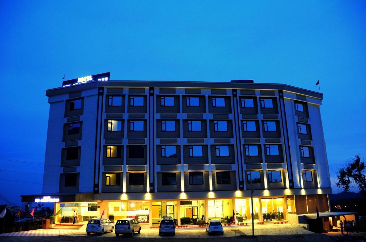 Hotel Grand Sharan カトラ エクステリア 写真