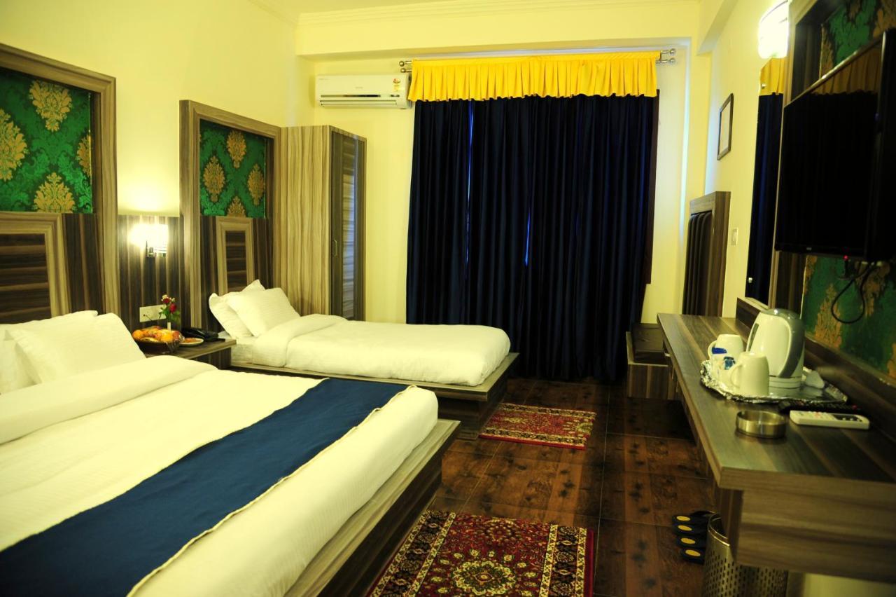 Hotel Grand Sharan カトラ エクステリア 写真