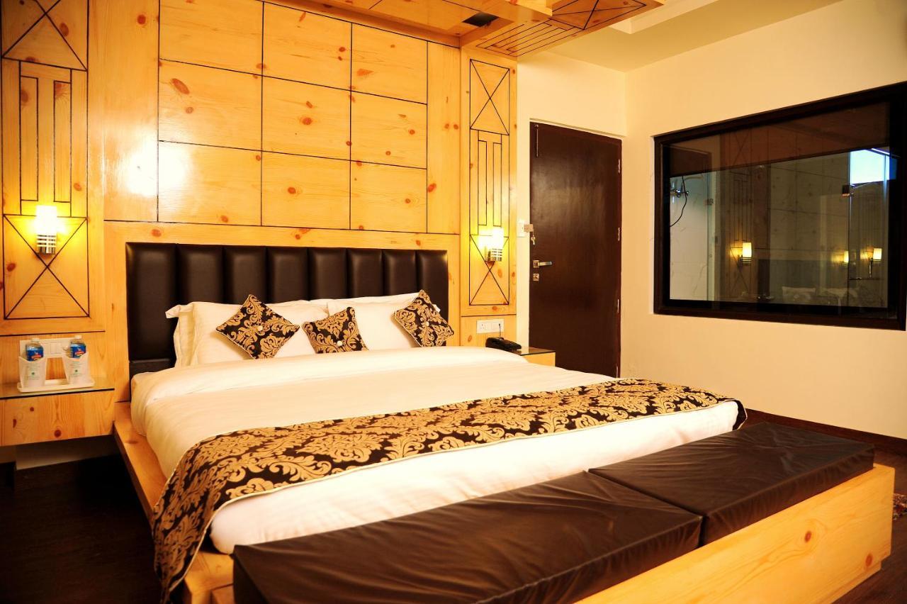 Hotel Grand Sharan カトラ エクステリア 写真