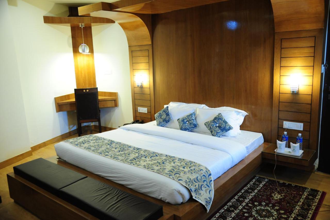 Hotel Grand Sharan カトラ エクステリア 写真