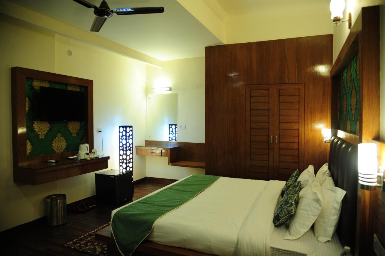 Hotel Grand Sharan カトラ エクステリア 写真
