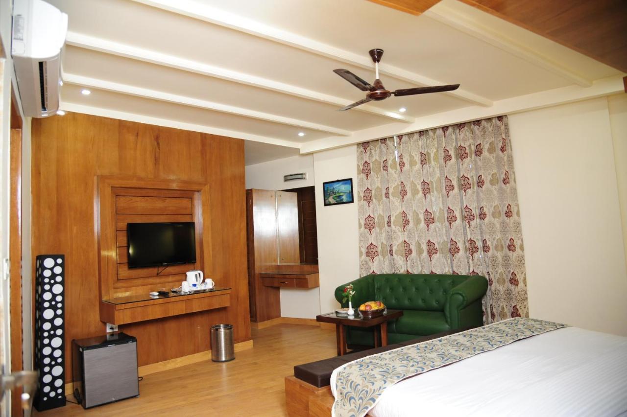 Hotel Grand Sharan カトラ エクステリア 写真