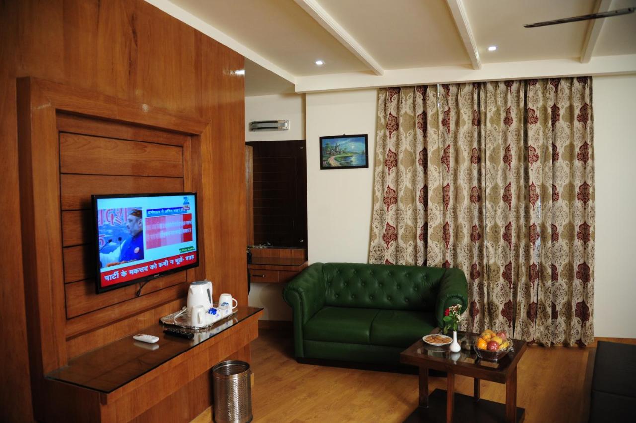 Hotel Grand Sharan カトラ エクステリア 写真